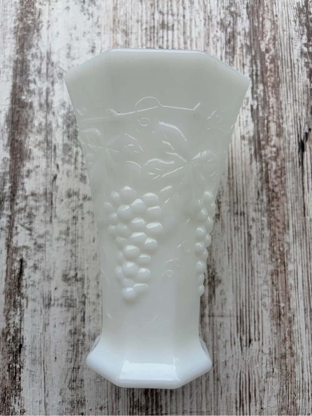 VINTAGE Mid Century MILK GLASS Harvest Grape Vase by Anchor Hocking 7”
